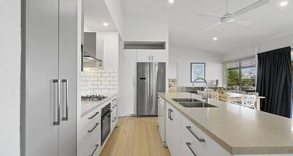 Stunning Beach House with Ocean Views on Stradbroke Island