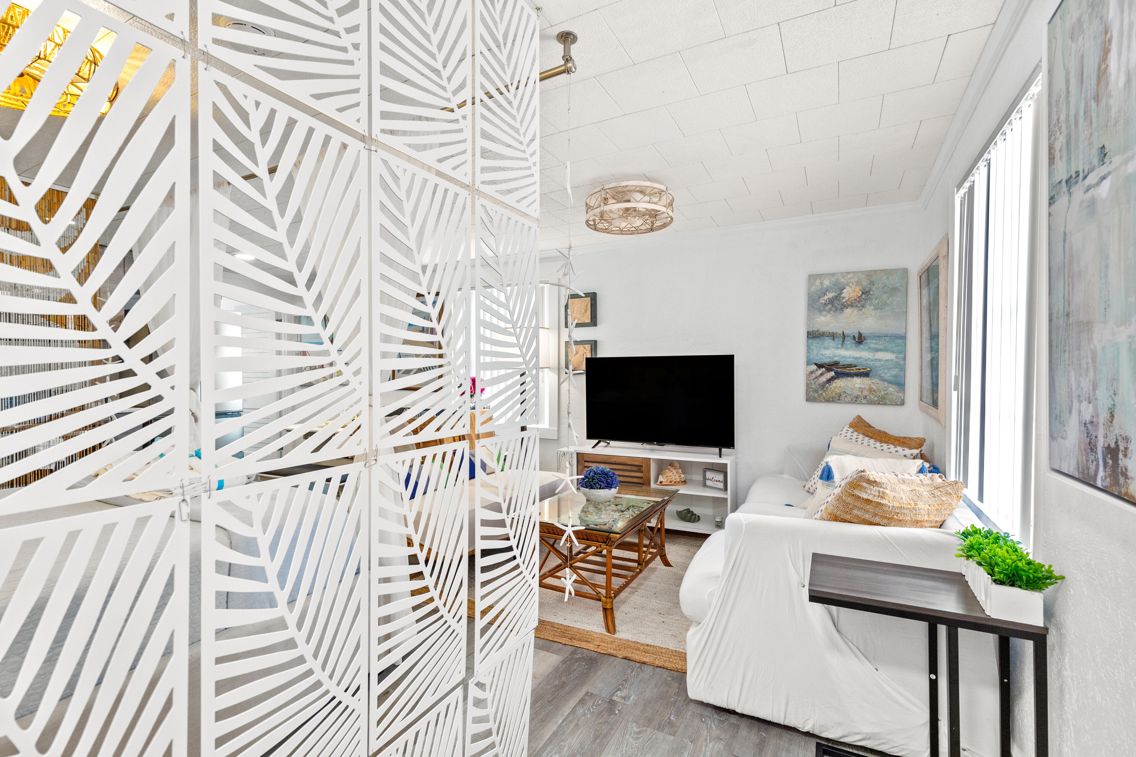 Adorable "Tiny Home" Close to Beach - Everything New! Monthly Available!