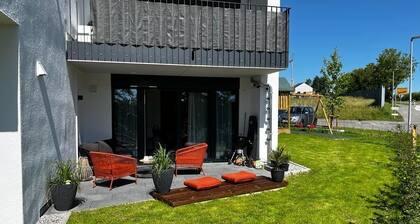 Neubau Garten + Terrasse modern gemütlich FeWo Aurora Friedrichshafen Bodensee