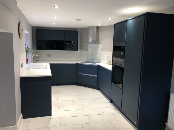 Habitación doble Deluxe | Cocina compartida | Comedor