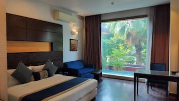 Junior Suite Room, 1 Bedroom | 1 bedroom, in-room safe, desk, laptop workspace