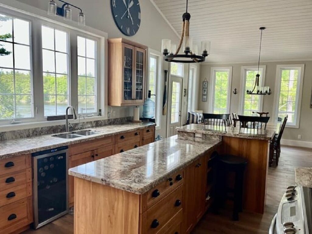 Riverside cottage w/ hot tub, firepit, indoor bar, and much more