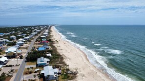 بالقرب من الشاطئ