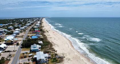 Easy Beach Access - Cozy Beach Cottage, just 2 blocks to the beach!