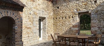 Chateau outbuildings next to a golf course in the Gâtinais en Brie region