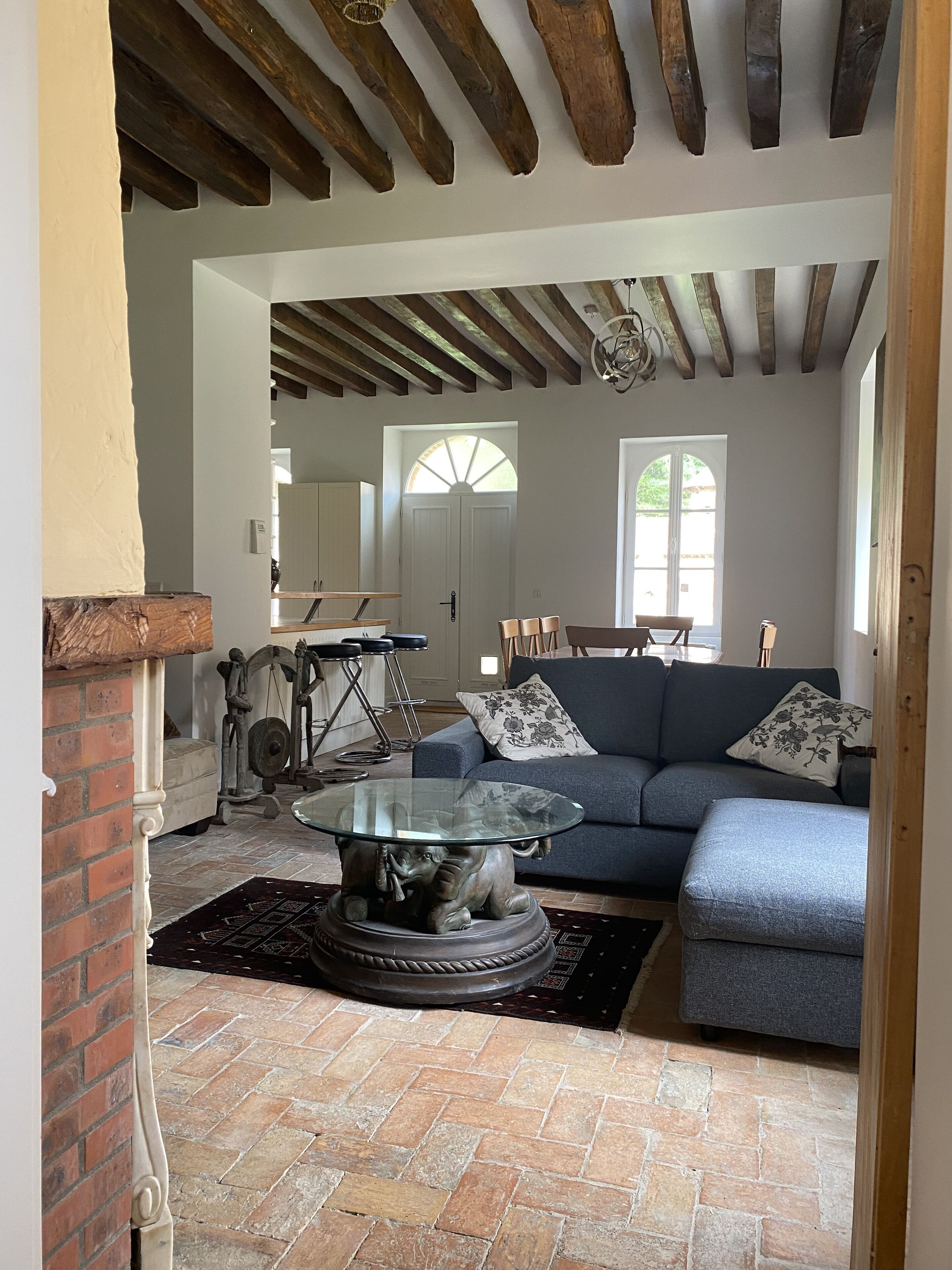 Dépendances de château à côté d'un golf dans le gâtinais en brie