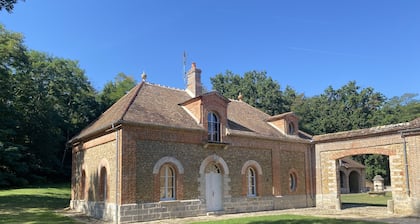 Chateau outbuildings next to a golf course in the Gâtinais en Brie region