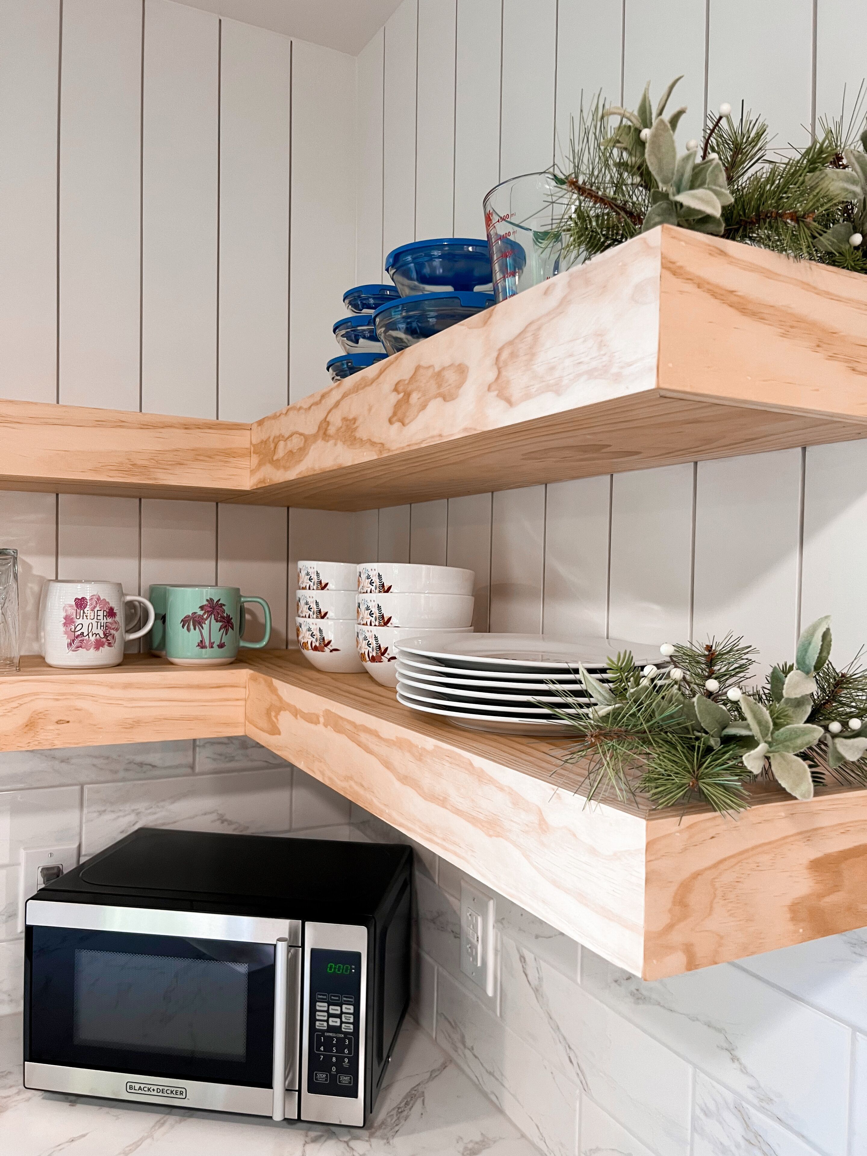 Cedar Cottage with Outdoor Pavilion, Vineyard and Fire Pit Area