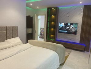 3 habitaciones, escritorio, tabla de planchar con plancha y wifi 