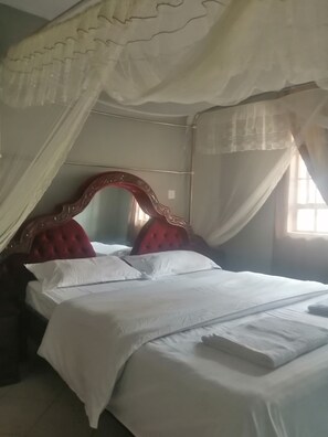 2 Schlafzimmer, Bügeleisen/Bügelbrett, Bettwäsche