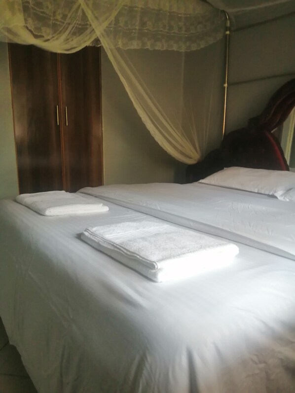 2 bedrooms, iron/ironing board, bed sheets - Two bedroom apartment - 5 kms from Ngong Hills (Kajiado County)
