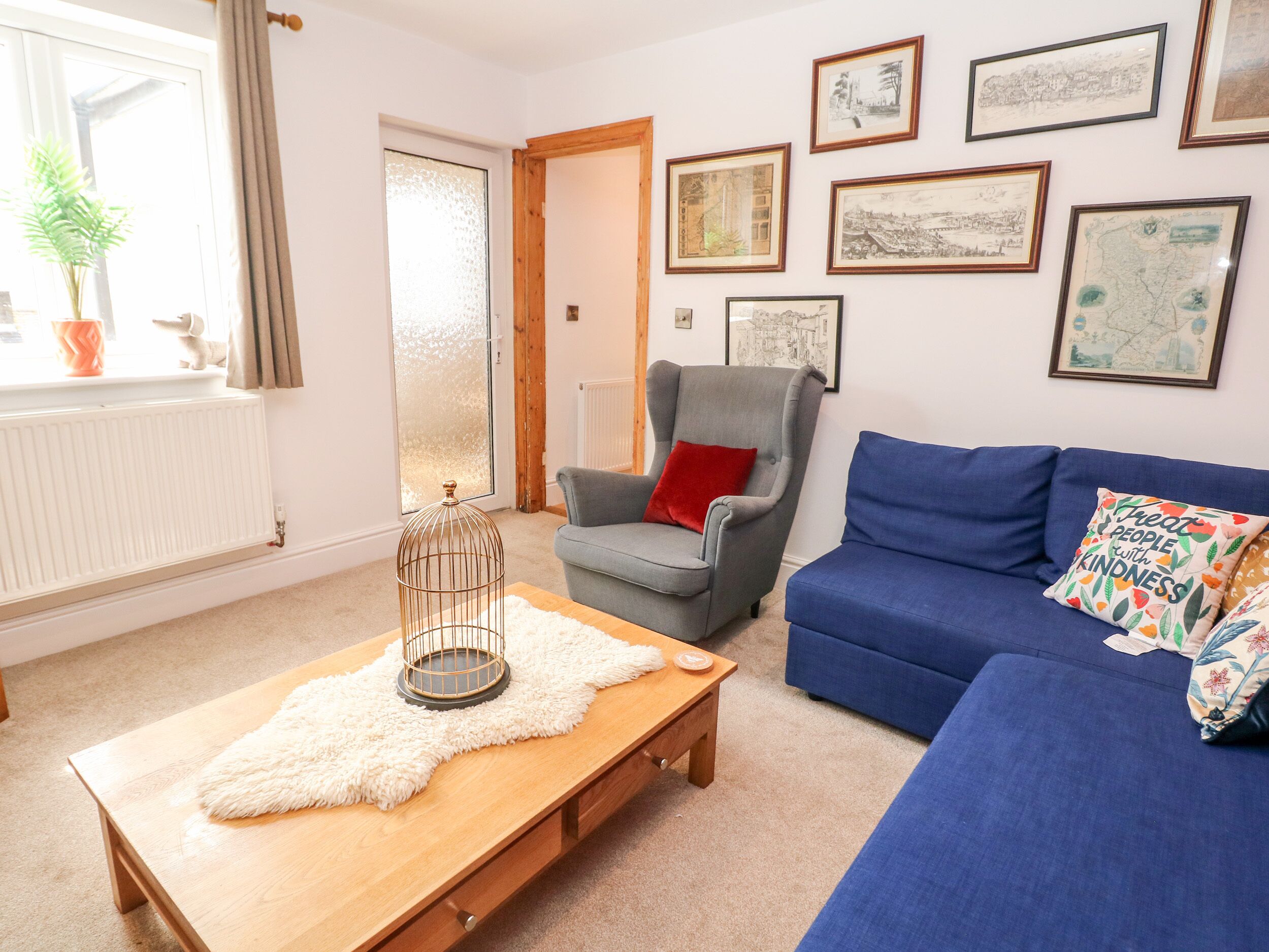 THE OLD STABLES, pet friendly, character holiday cottage in Matlock