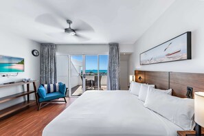 4 bedrooms, desk, iron/ironing board, WiFi - Airlie Beach Penthouse with Ocean Views! (Airlie Beach)