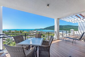 Outdoor dining - Airlie Beach Penthouse with Ocean Views! (Airlie Beach)