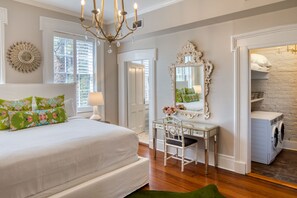 1 habitación, tabla de planchar con plancha, wifi gratis y ropa de cama 