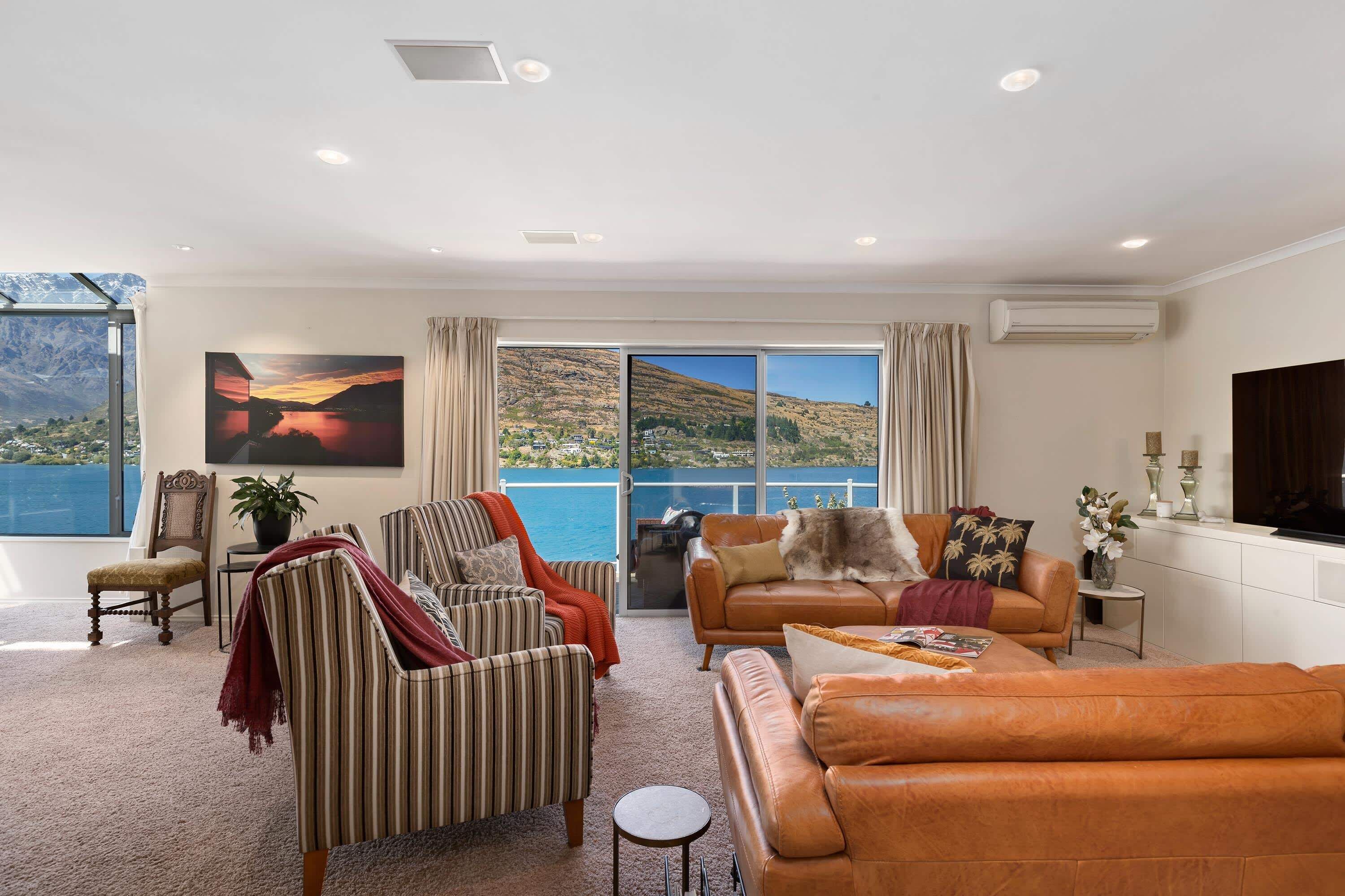 スマートテレビ、書庫、ステレオ、書斎 / ワークスペース