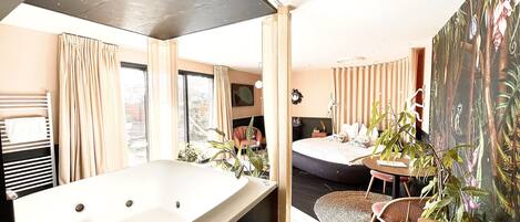 7 bedrooms, iron/ironing board, free WiFi, bed sheets