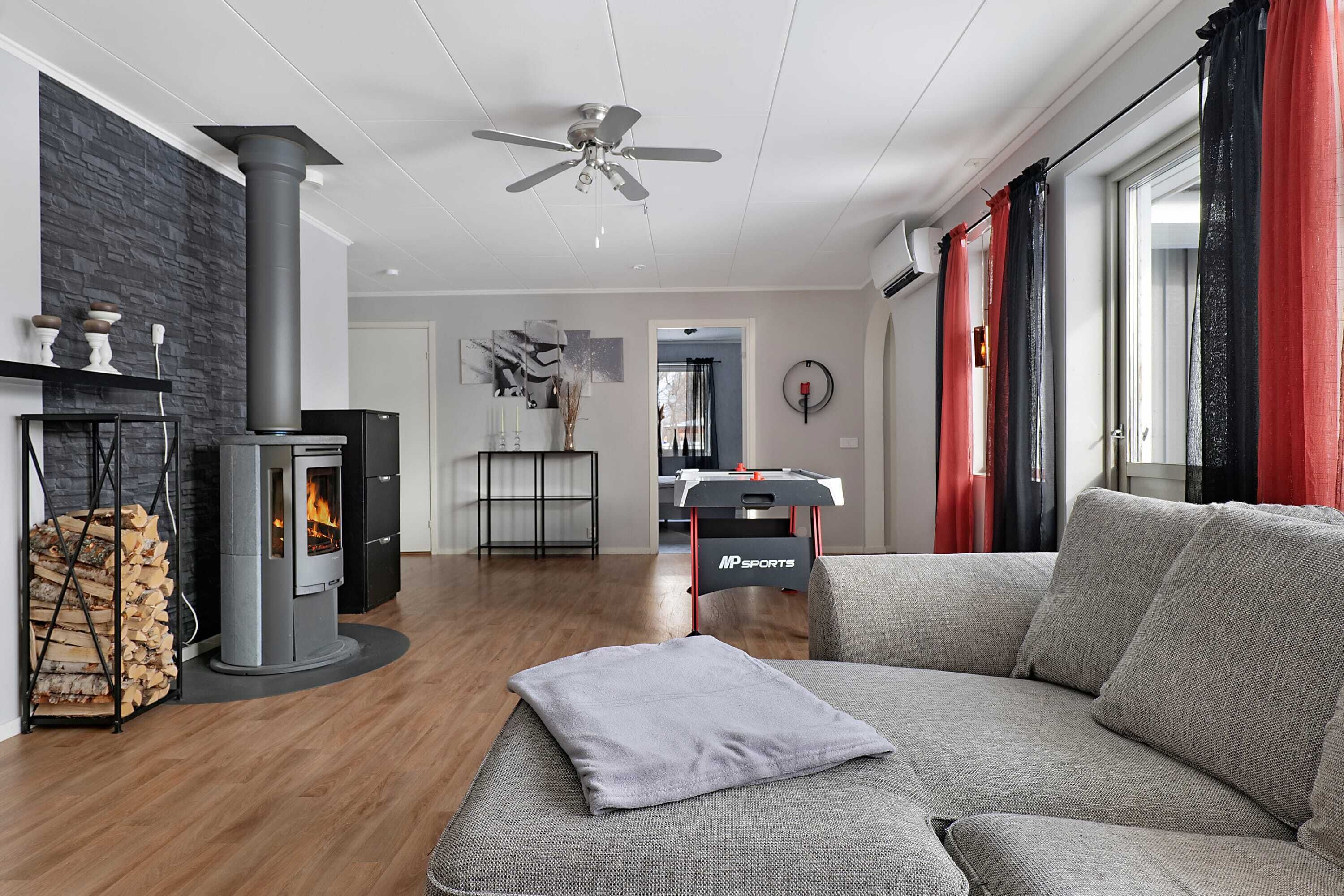 Guestly Home near Windfarm