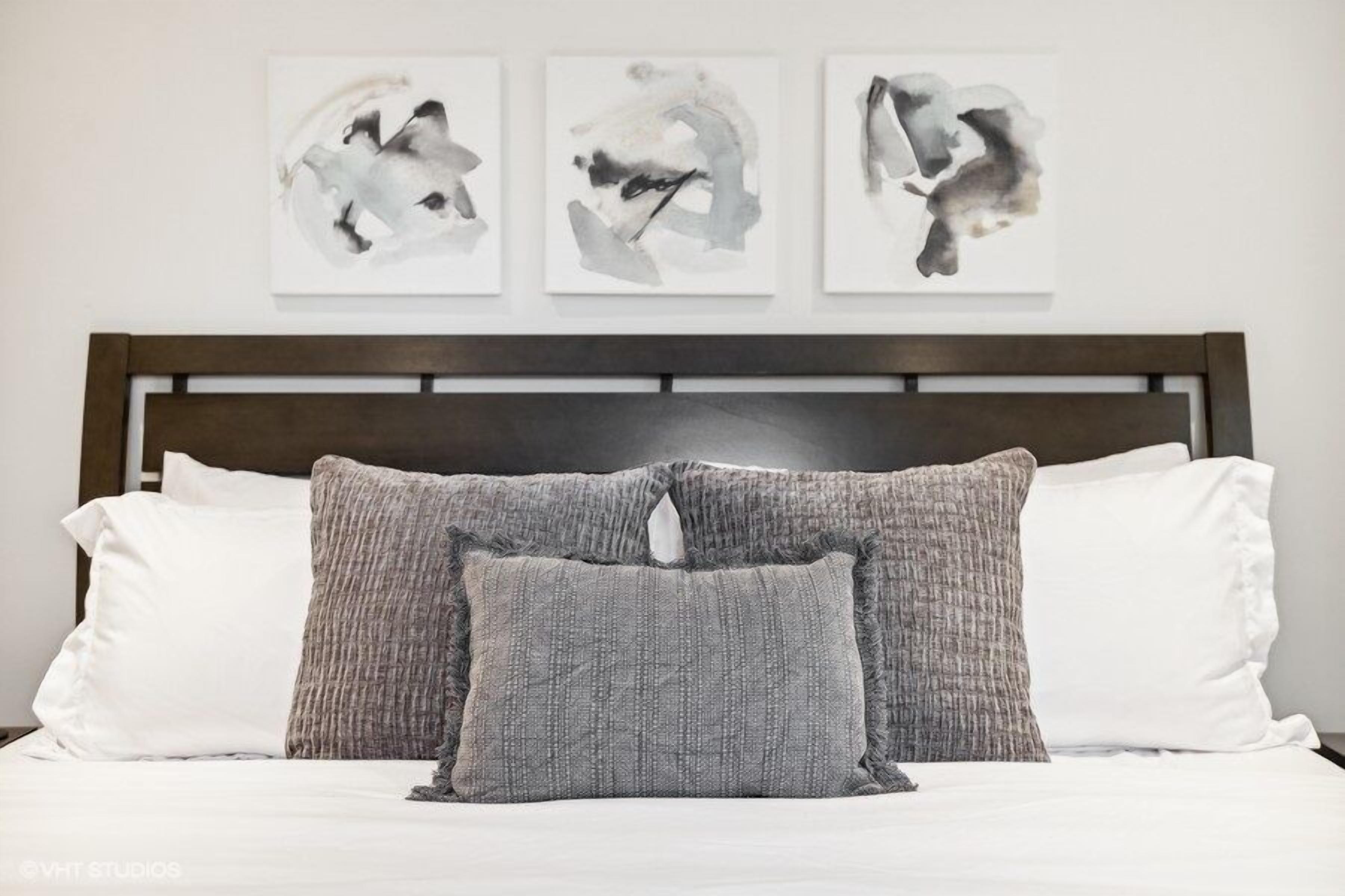 NEW! 2.5-Acre Escape w/Lillypad Pond, Hot Tub & Firepit