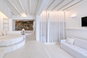 Three-Bedroom Suite with Spa Bath | Sábanas de algodón egipcio y ropa de cama de alta calidad