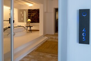 Three-Bedroom Suite with Spa Bath | Egyptian cotton sheets, premium bedding, memory-foam beds, in-room safe - White Stone Mykonos Hotel (Mykonos)