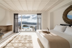 Honeymoon Suite with Hot Tub and Sea View | Vista desde la habitación