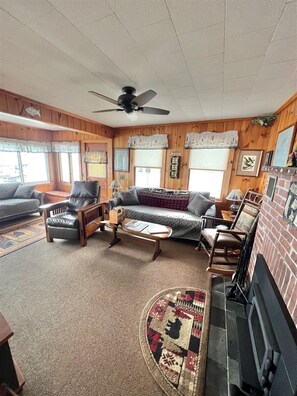 TV, fireplace, stereo