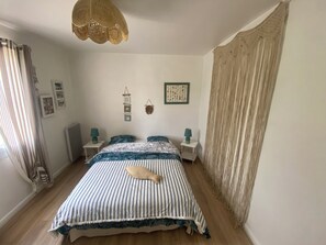 3 Schlafzimmer, Reisekinderbett, kostenloses WLAN, Bettwäsche