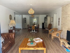 TV - House with private pool, close to tourist attractions (Excideuil)