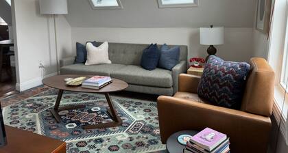 Charming 2 bedroom condo in center of town!