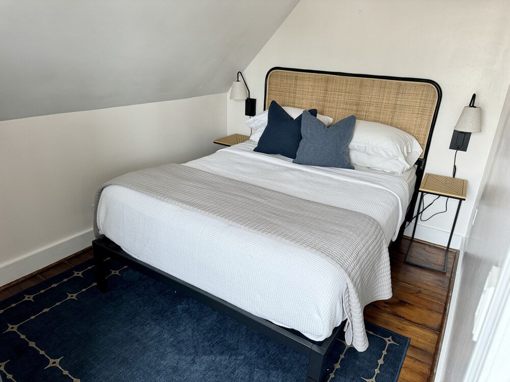 Charming 2 bedroom condo in center of town! Provincetown Vrbo