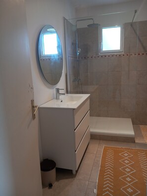 Shower, hair dryer, towels, soap - Flat by the seaside, large view on the Sagone bay, beach 6 minutes walking (Sagone)