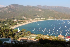 Marina - Flat by the seaside, large view on the Sagone bay, beach 6 minutes walking (Sagone)
