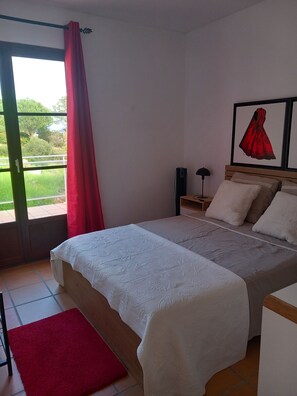 4 bedrooms, iron/ironing board, travel cot, free WiFi