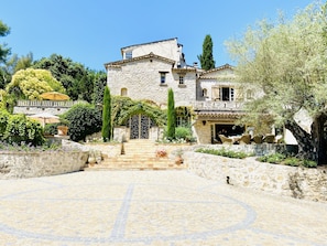 Exterior - Stunning 6 bedroom Villa in St Paul De Vence (Saint-Paul-de-Vence)
