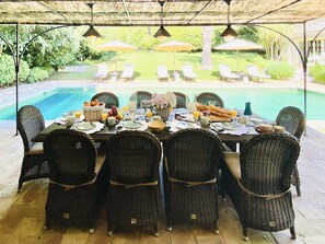 Outdoor dining - Stunning 6 bedroom Villa in St Paul De Vence (Saint-Paul-de-Vence)