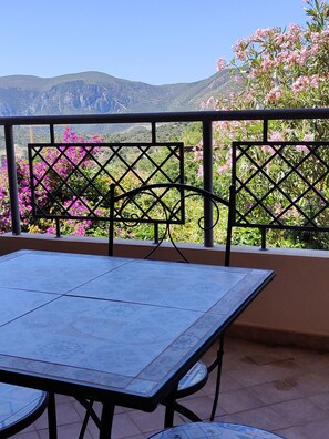 Outdoor dining - comfortable apartments (Nebida)