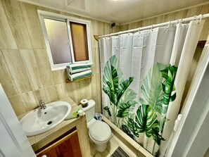 Traditional Apartment | Bathroom