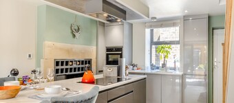 2 bedroom accommodation in Glossop