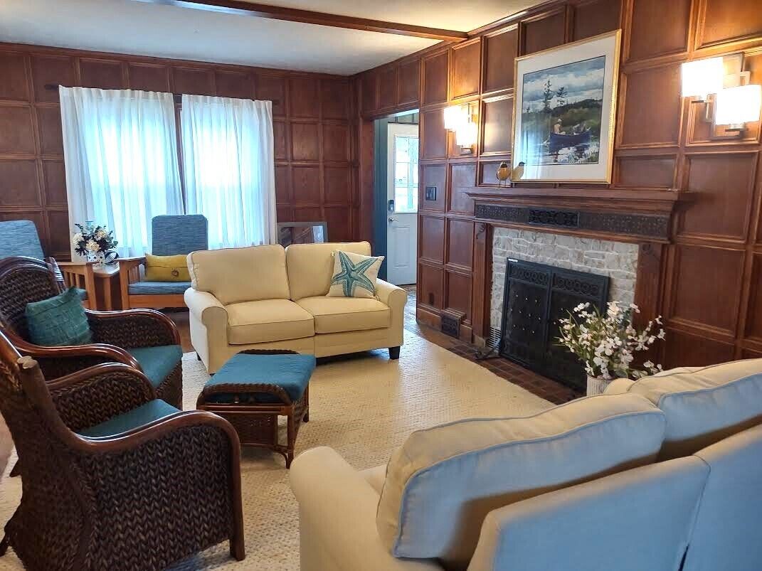 Newly renovated five bedroom Cape Cod home great for family & friends gatherings