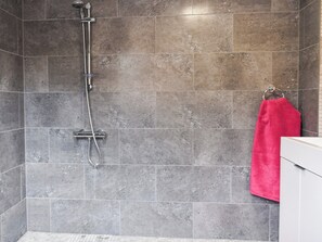 Towels - 1 bedroom accommodation in Strumpshaw, near Norwich (Strumpshaw, near Norwich)