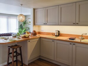 Private kitchen - 1 bedroom accommodation in Strumpshaw, near Norwich (Strumpshaw, near Norwich)
