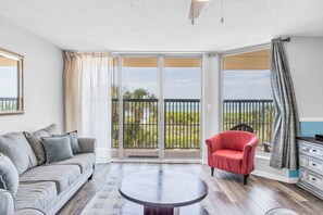 TV - The Jewel Modern Oceanfront Style w Huge Balcony (North Myrtle Beach)