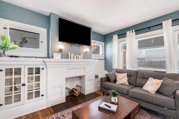 テレビ、書斎 / ワークスペース