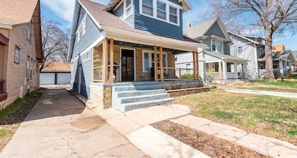 3 Bed 2 Bath by College Hill w/ Fitness Room