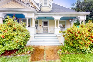 Exterior - Dog-friendly historical home with gorgeous porch & prime in-town location (Rockland)