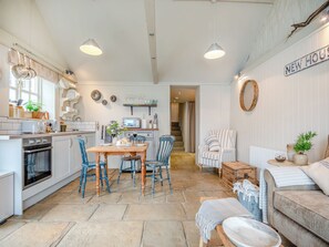 Living area - 2 bedroom accommodation in Walsingham, Wells-next-the-Sea (Walsingham, Wells-next-the-Sea)