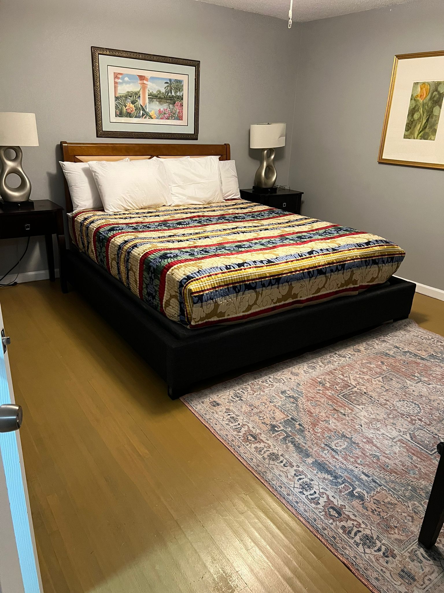 Large home sleeps 25 near Airport