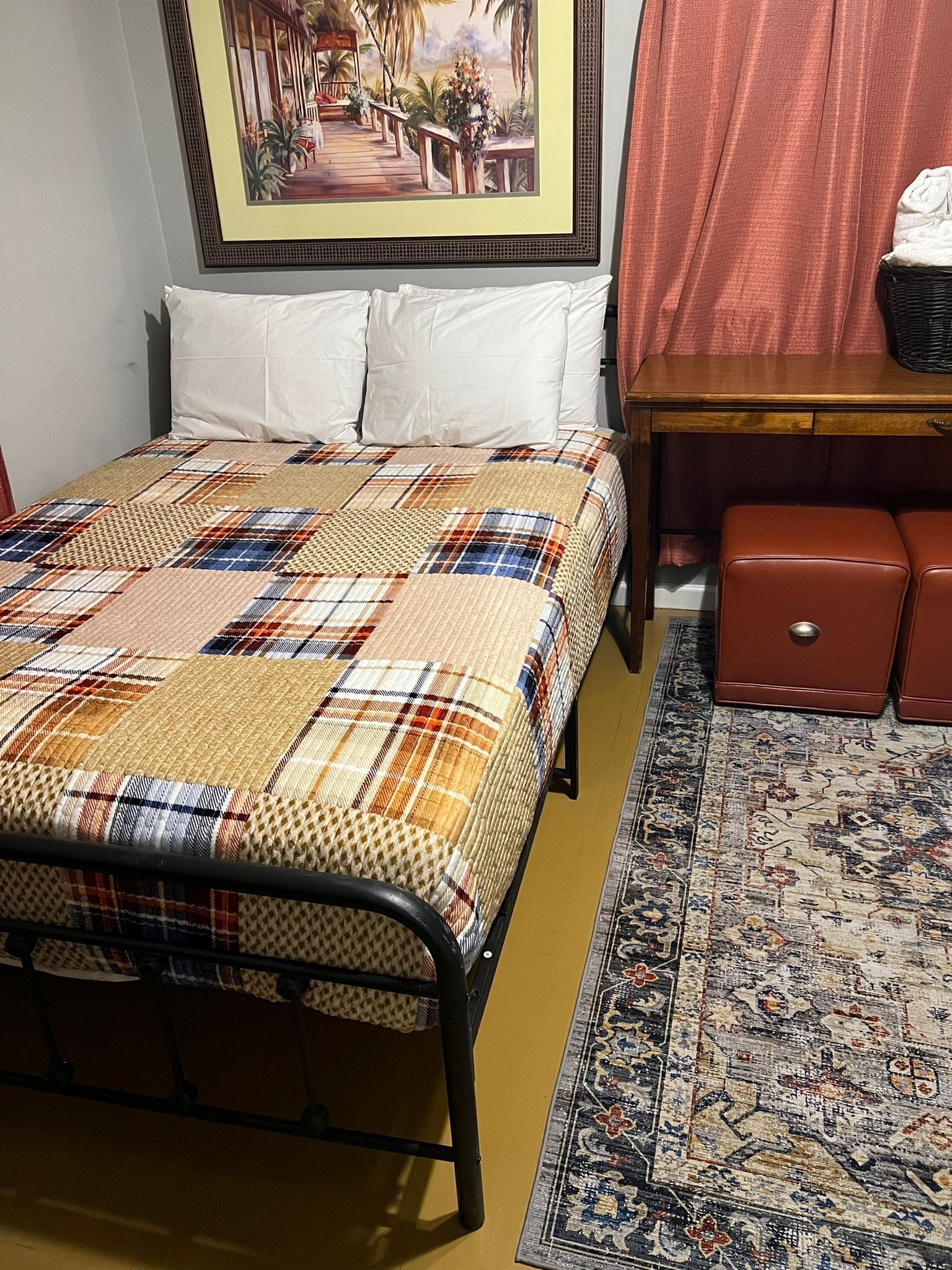 Large home sleeps 25 near Airport