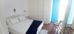 3 bedrooms, bed sheets